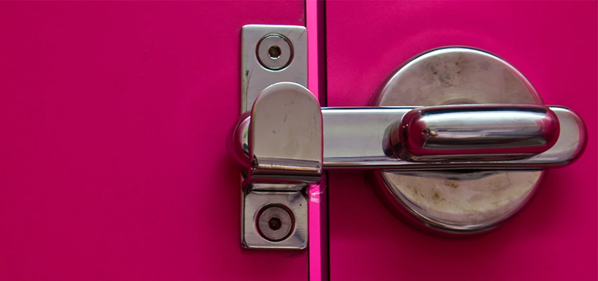 Childproof Gate Lock in Mundelein, Illinois