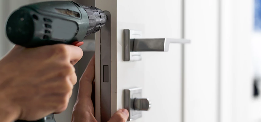 Locksmith For Lock Replacement Near Me in Mundelein, IL